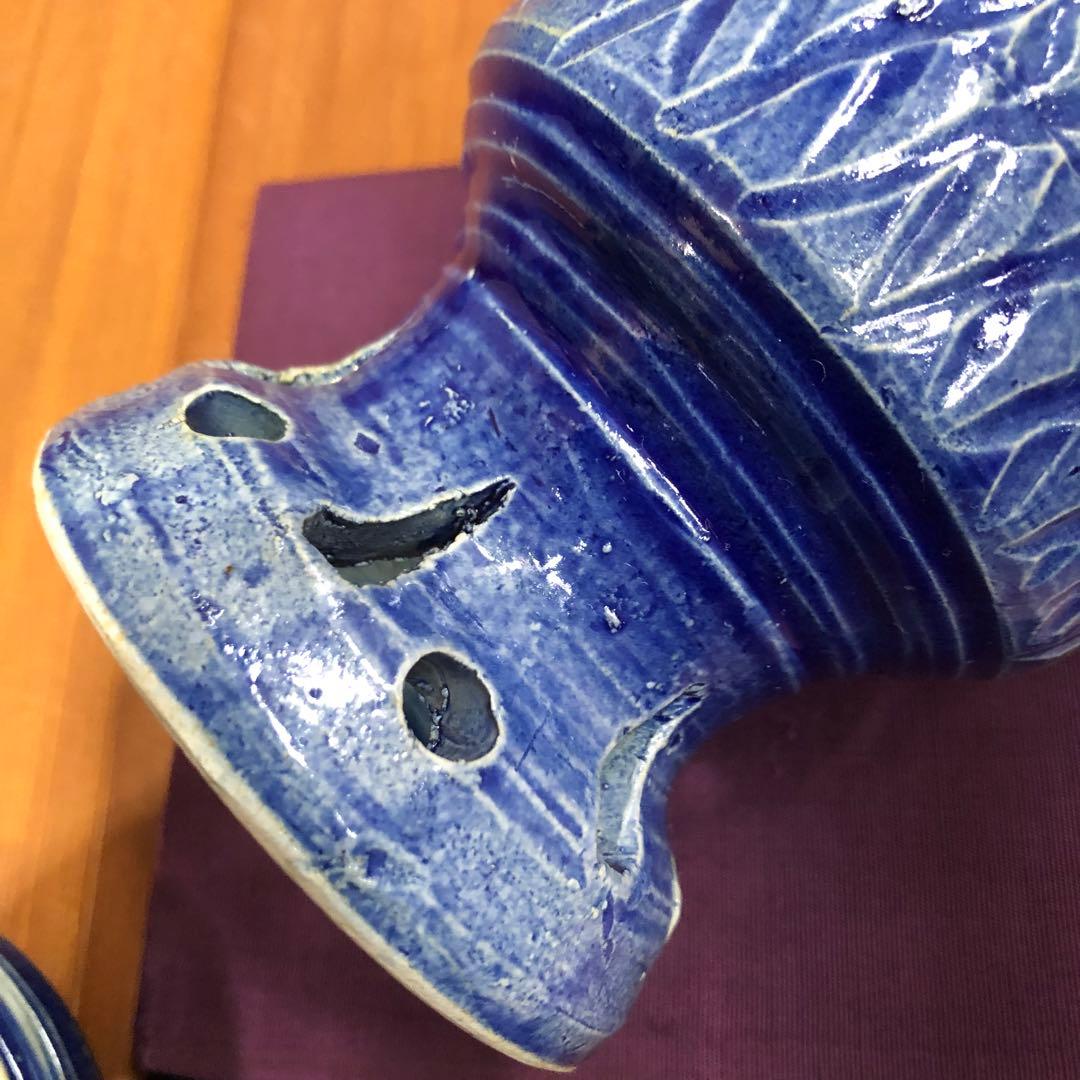 青い陶器の香炉 蓋付き