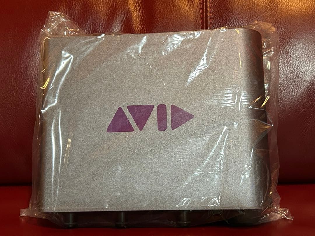 新品に近い Avid Mbox 4x4オーディオインターフェイス 動作確認済み