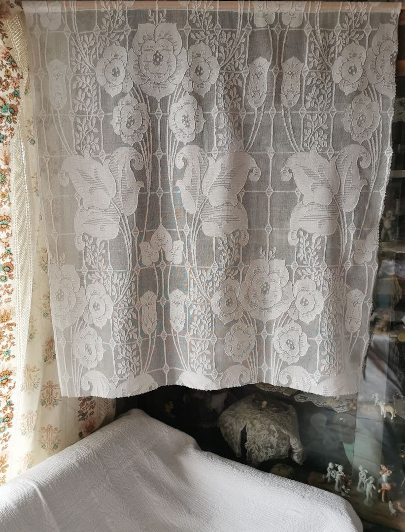 アンティーク マドラスレース アールヌーヴォー花紋 格子枠 カーテンパネルクロス