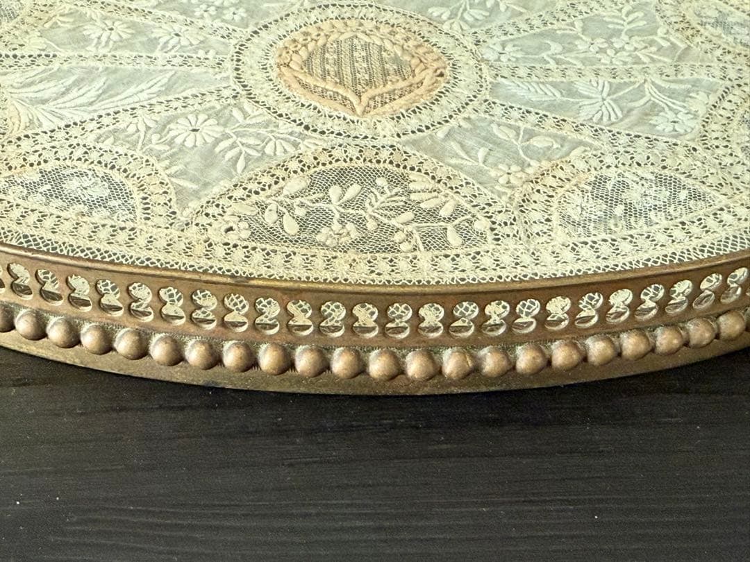 フランスアンティーク ノルマンディーレース入りのガラストレイ