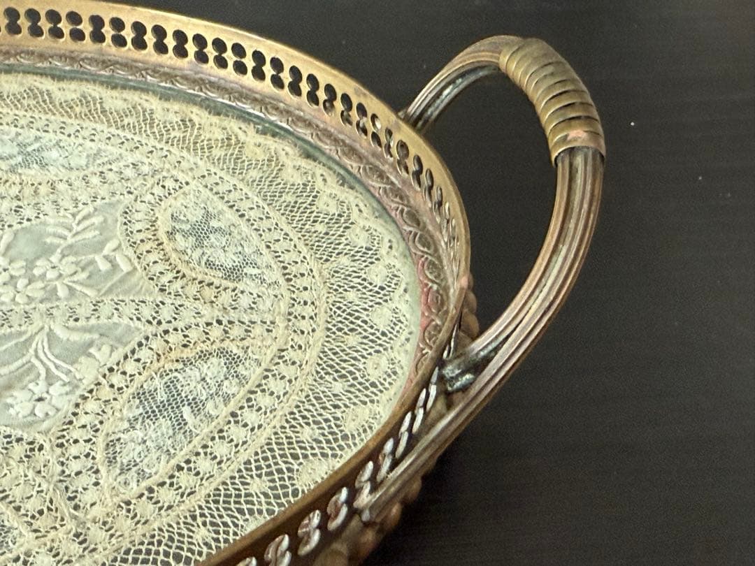 フランスアンティーク ノルマンディーレース入りのガラストレイ