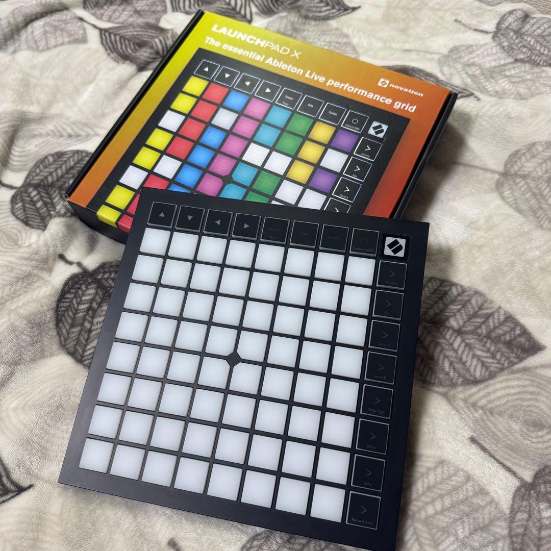 Novation Launchpad X MIDIコントローラー