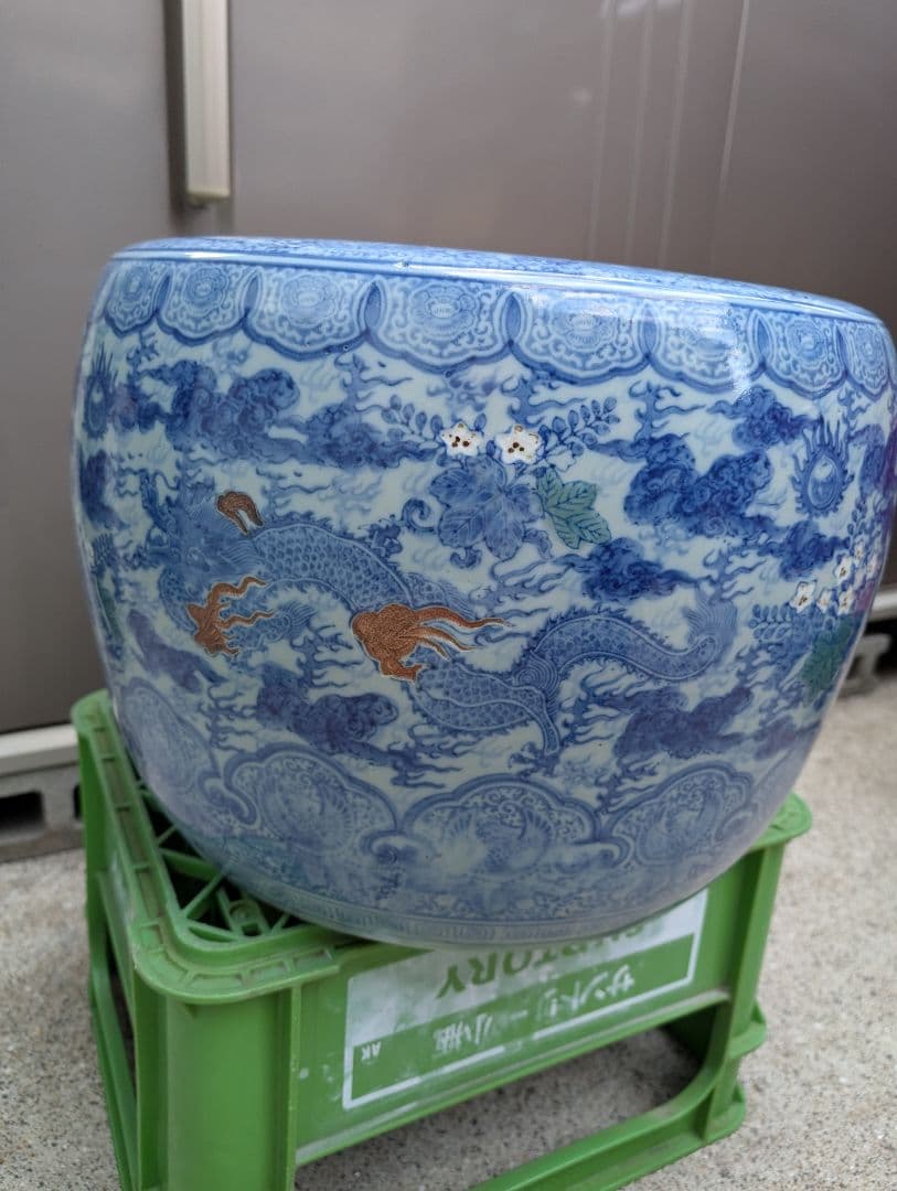 龍神火鉢染付青白い陶器製火鉢 約30cm