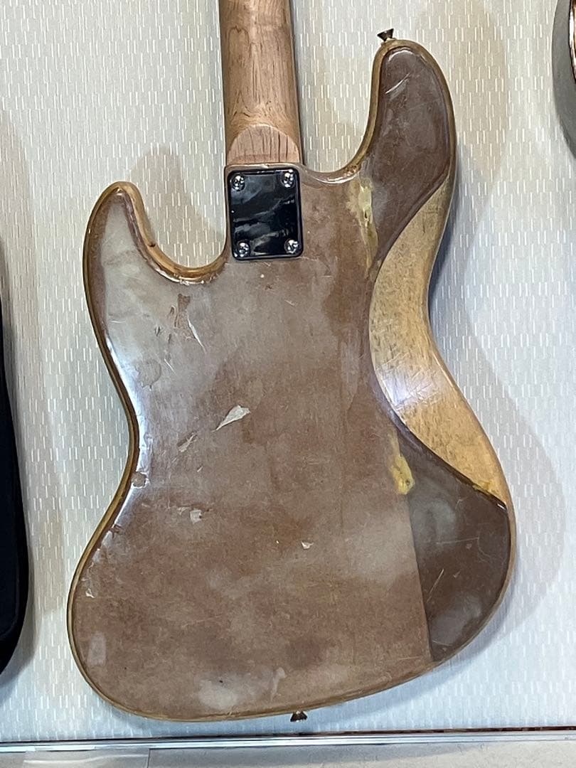 フレットレス・ジャズべタイプのレリック仕様！ギクケース付きます。