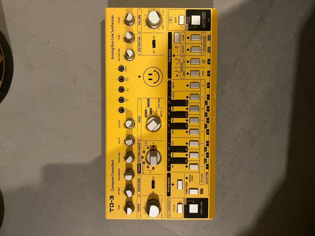 TD-3 アナログシンセサイザー イエロー