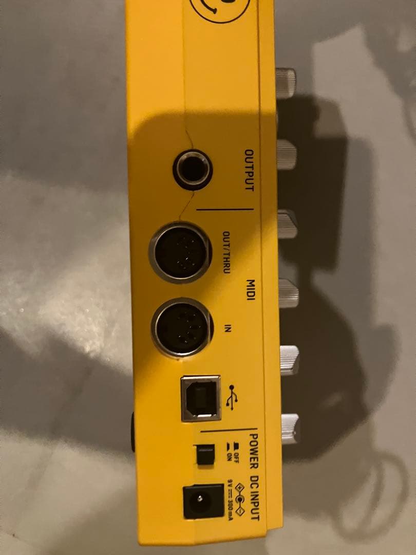 TD-3 アナログシンセサイザー イエロー