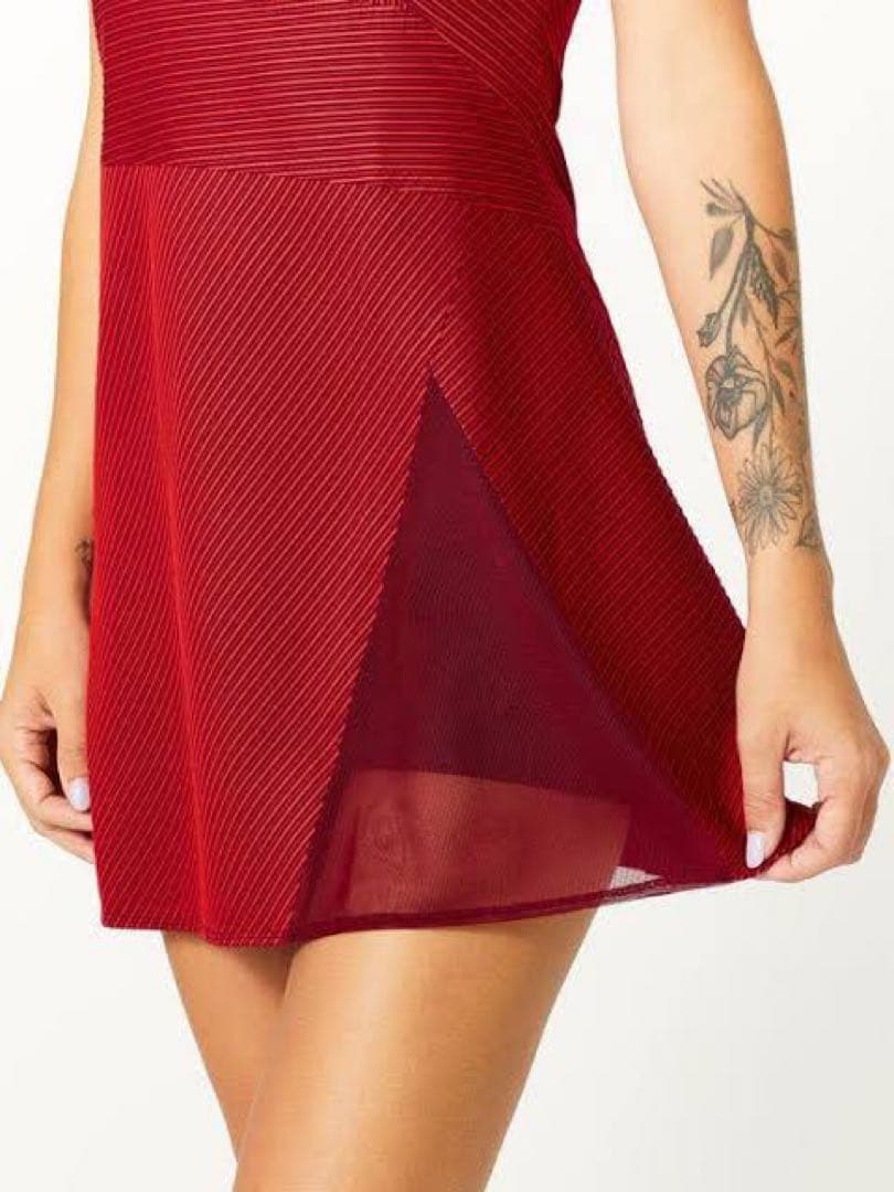 美品＊NIKEナイキ＊アシンメトリーとメッシュスリットが可愛いテニスドレスM