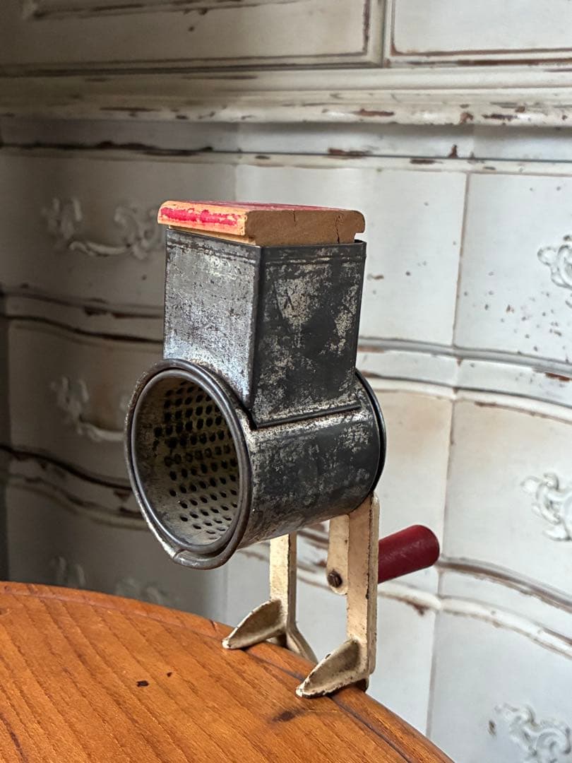 フランス　アンティーク　チーズ　グレーター　削り　おろし器　グラインダー　赤白