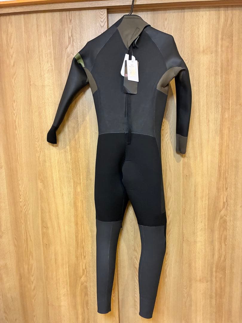 FELLOW セミドライ　試着のみ　バックジップ　5ミリ3ミリ　ウェットスーツ