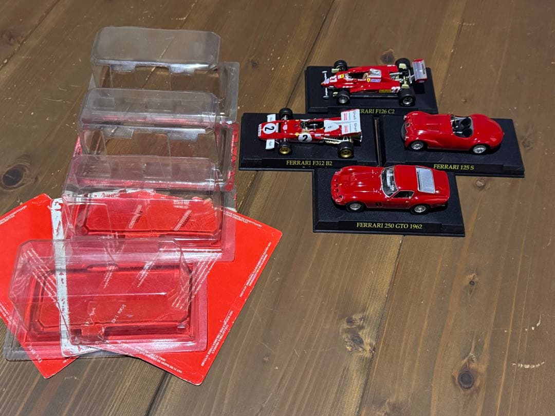 Ferrari ミニカーセット4台ケースは経年劣化で糊面剥がれてます。本体は新品