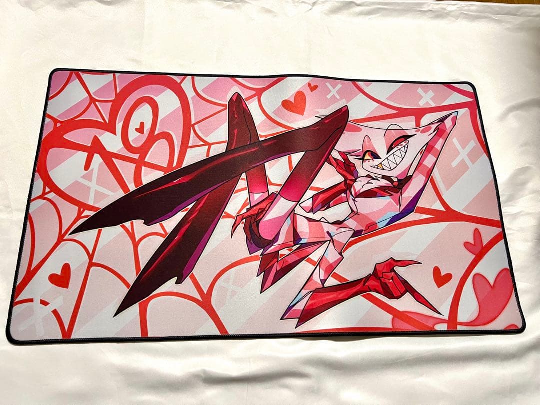 ハズビンホテル エンジェルダスト プレイマット バレンタイン 公式