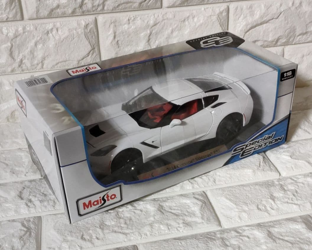 《ミニカー》Maisto『2014コルベットスティングレイ』wht 1/18