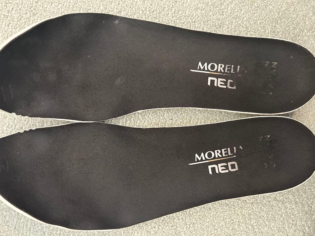 MIZUNO モレリアネオ4β 限定CHARGE PACK 27.0cm