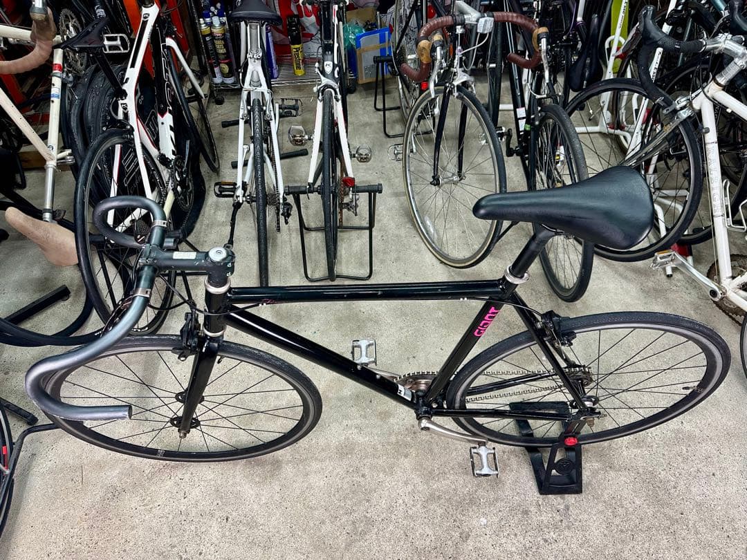 GIANT Fixer ピスト基本分解発送送料無料！完成車配送等ご相談ください！