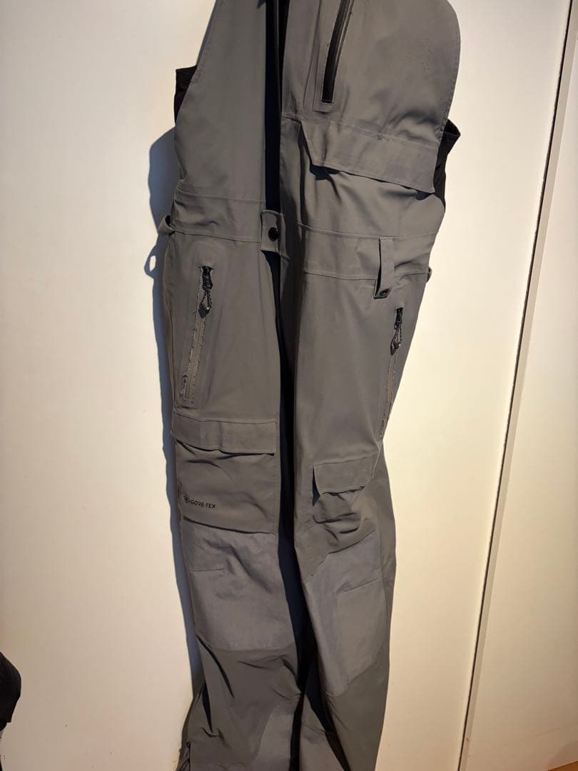 686 ビブパンツ GORE-TEX Stretch Dispatch Bib