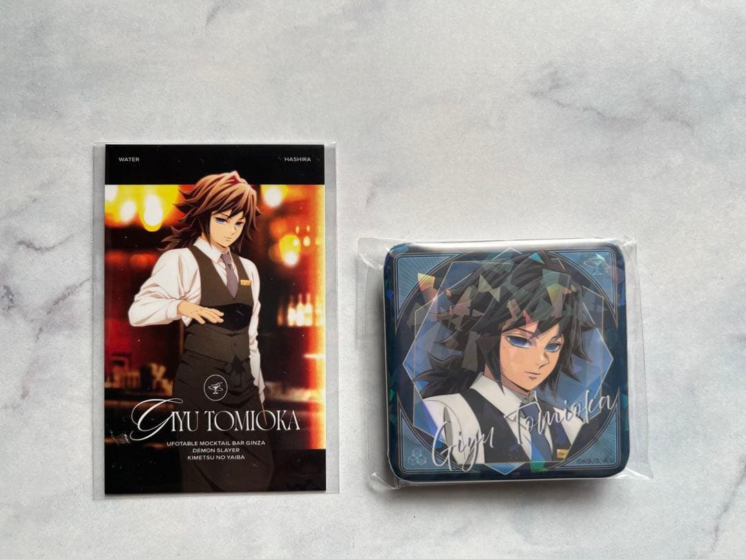 鬼滅 冨岡義勇 モクテルバー銀座 グリッター缶バッジ　フォトカード