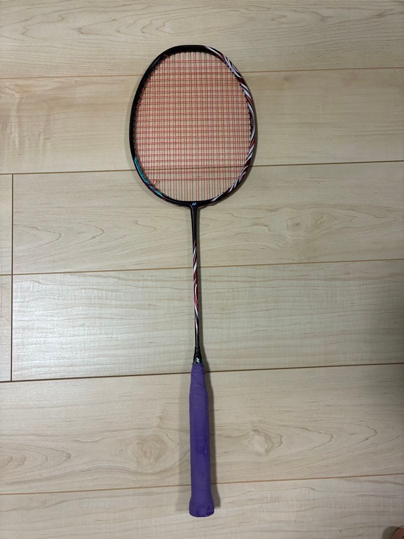 ジャンク品　アストロクス 100ZZバドミントンラケット 4U5G