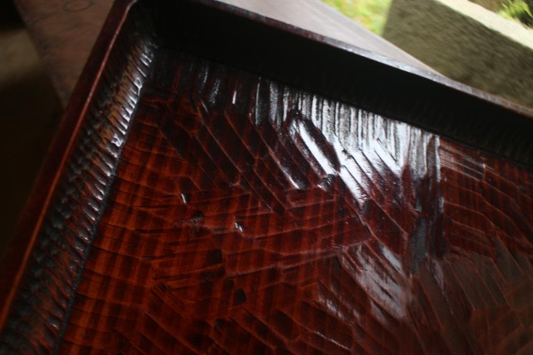 堅牢刳り貫き木地に時代漆の映える讃岐彫の四方盆（検民芸讃岐盆お膳お盆