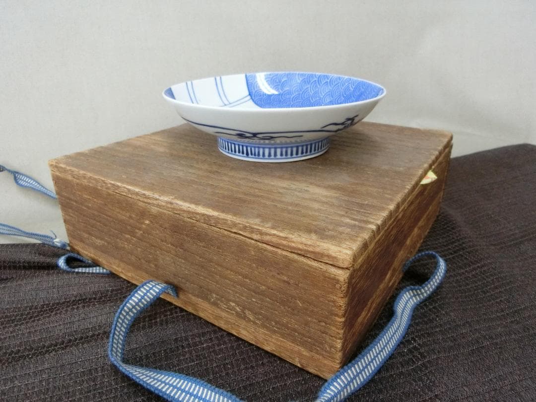 コレクション！【鍋島皿　山家人物渦文　櫛口台　鉢　古木箱入　鑑賞陶磁器】収集骨董