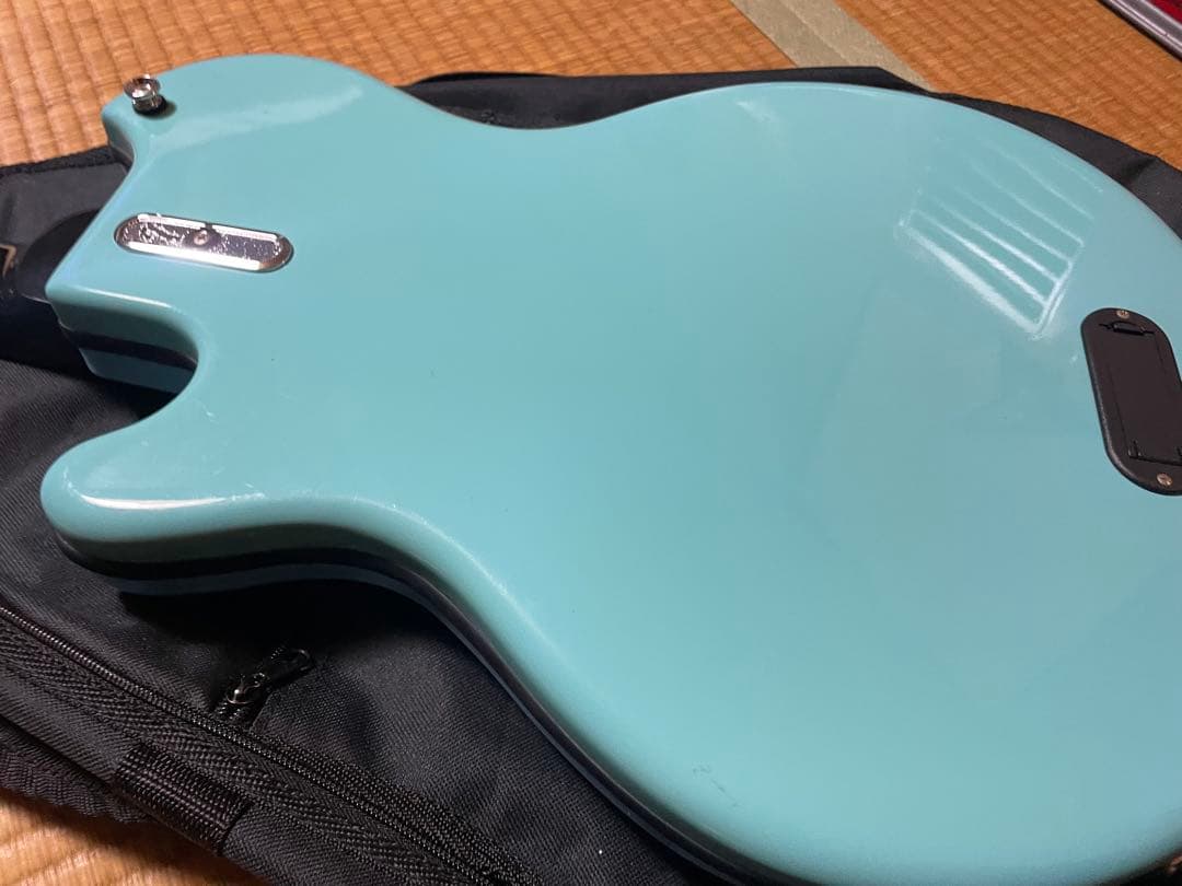 Italia Guitars Mondial ビザール風
