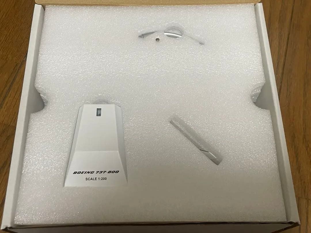 JcWings 1/200 B737-800 ホワイトブランク BK1067