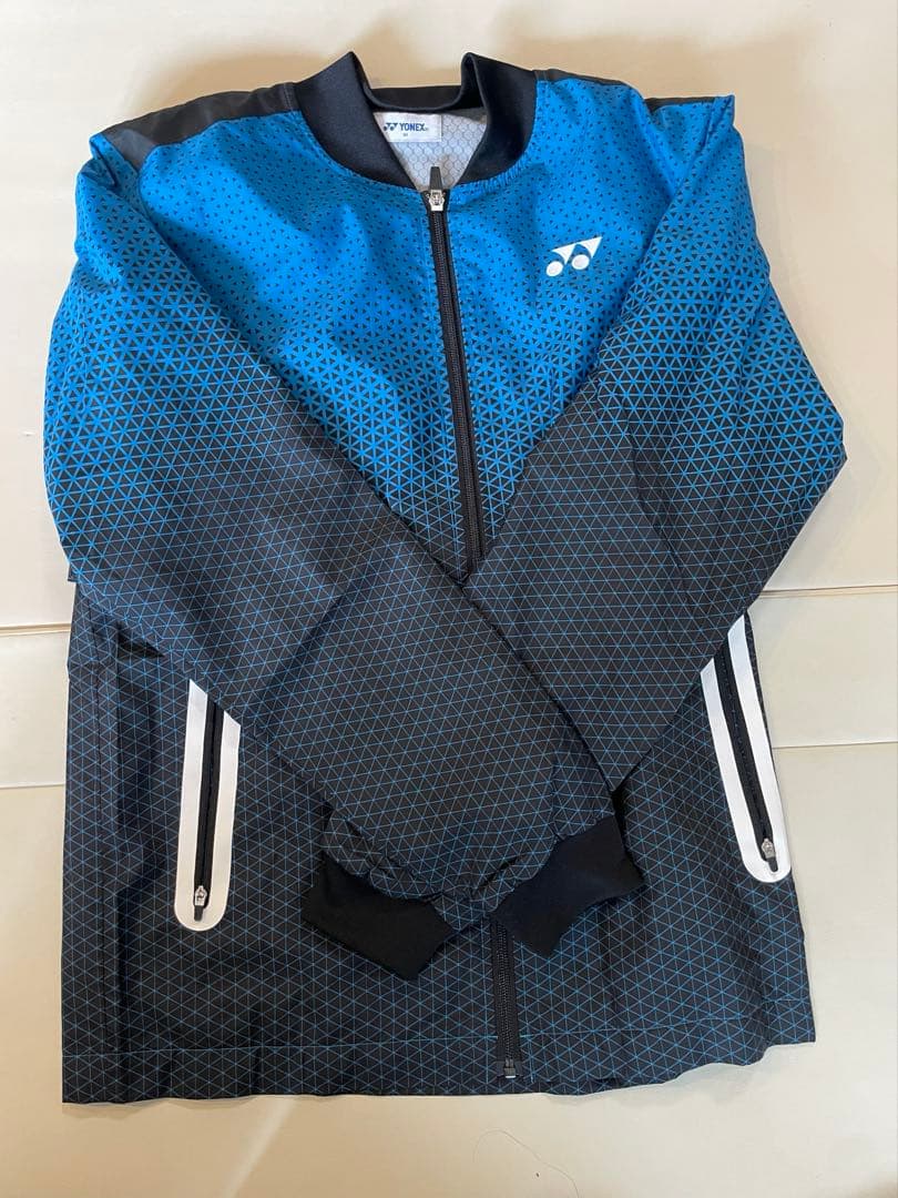 セブン　YONEX ウォームアップウェア Mサイズ 青黒