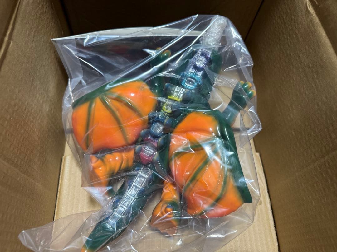 kaminaritoyソフビ IZUMONSTER realhead