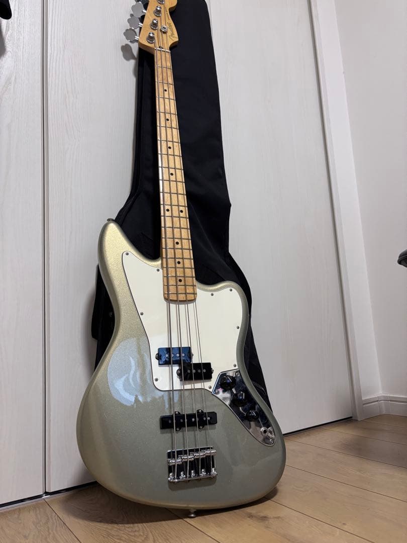 フェンダー　ジャガーベース fender jaguar bass(ケース付き)