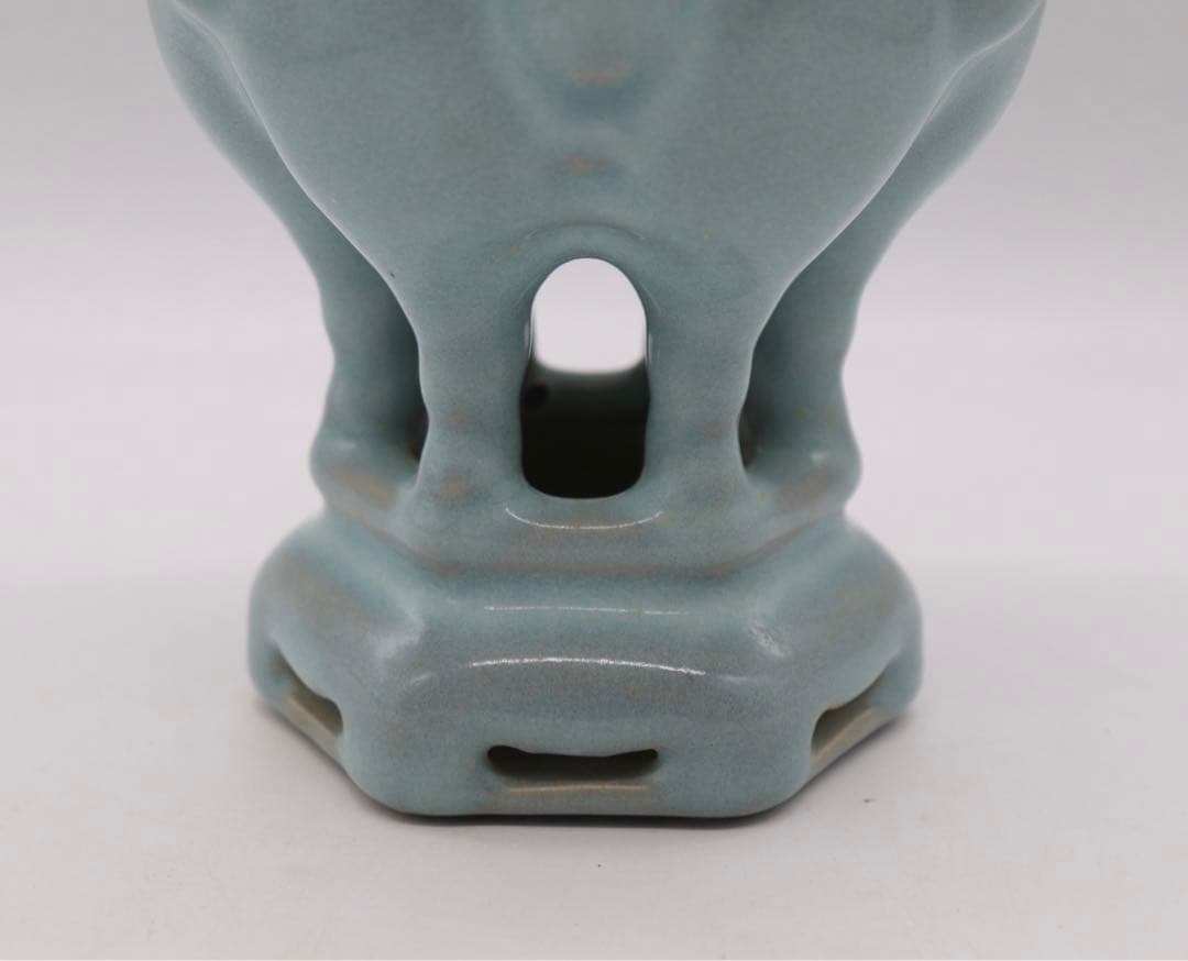 中国　青磁瓶　羊　送料込み0523