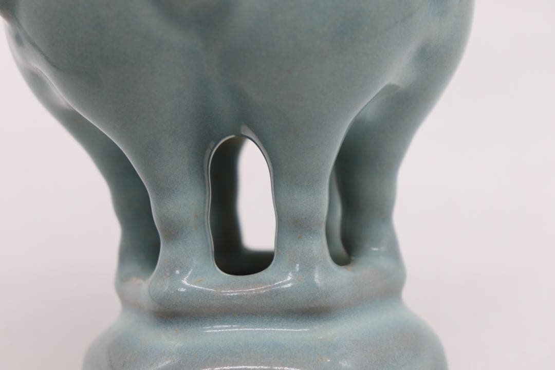 中国　青磁瓶　羊　送料込み0523