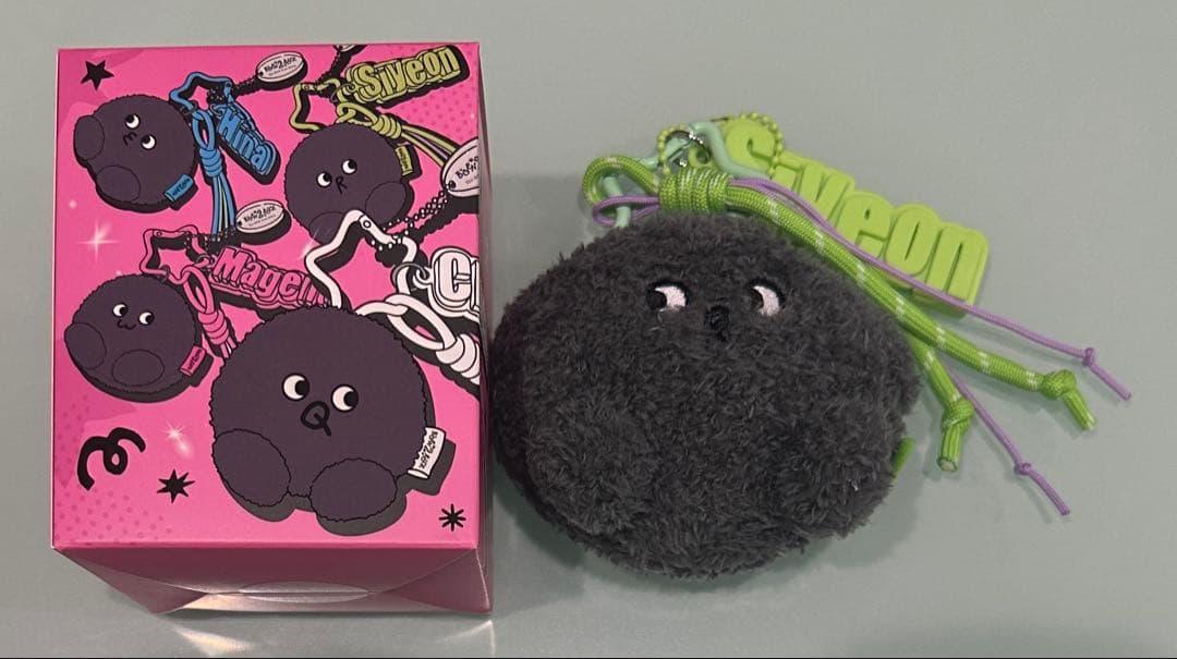 【シヨン】QWER 韓国 2周年 POP UP ボイス キーリング