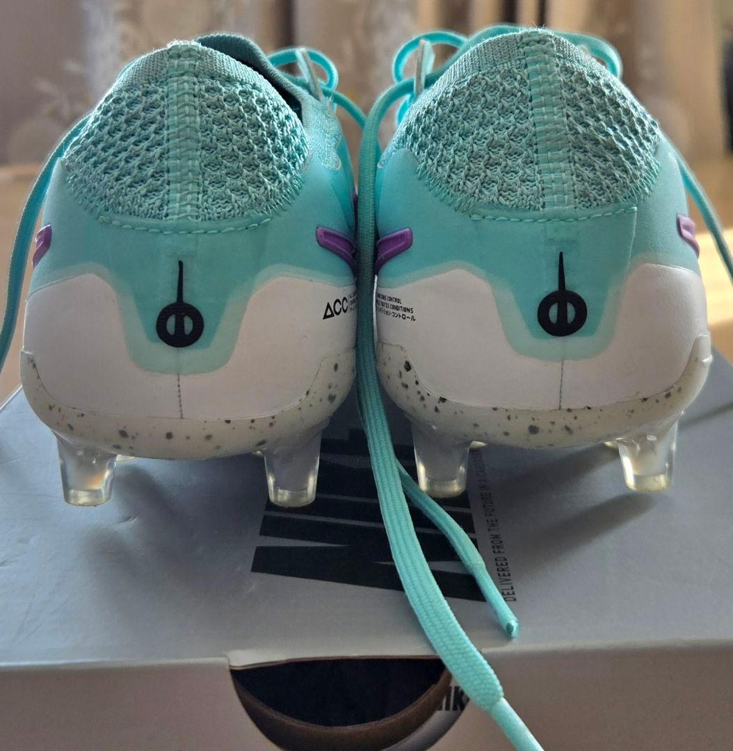 サッカースパイク　ナイキ　ティエンポ