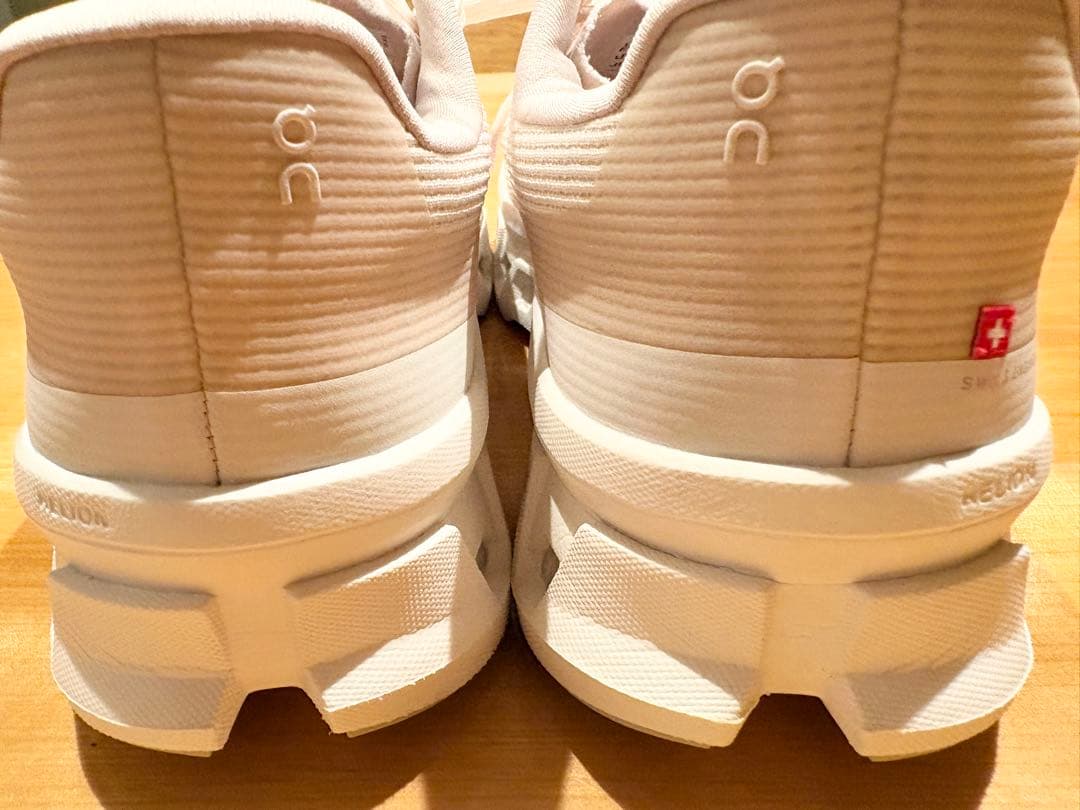 ウォーキング・ランニングウェア ON CLOUDMONSTER VOID womon8.5