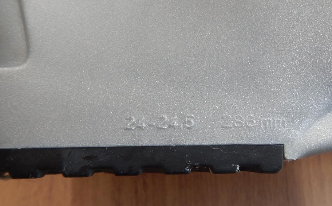 未使用 SALOMON レディーススキーブーツ PERFORMA4.0 24cm