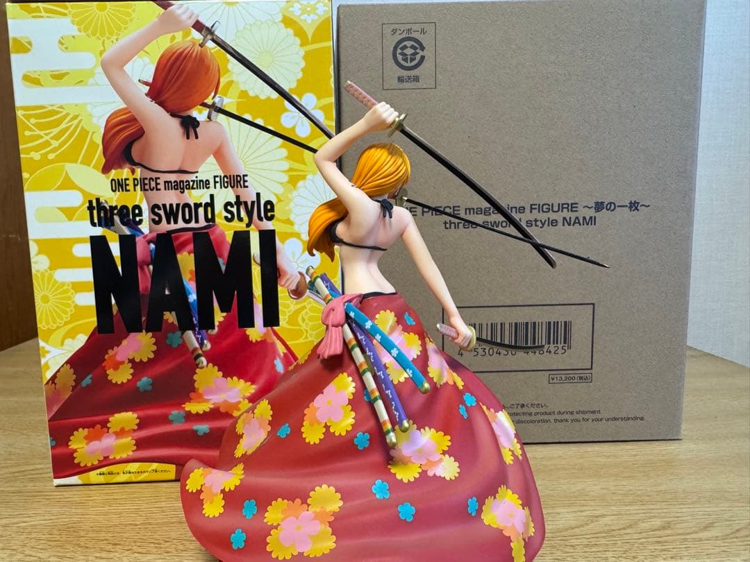 ワンピースmagazine夢の一枚三刀流ナミ　開封品