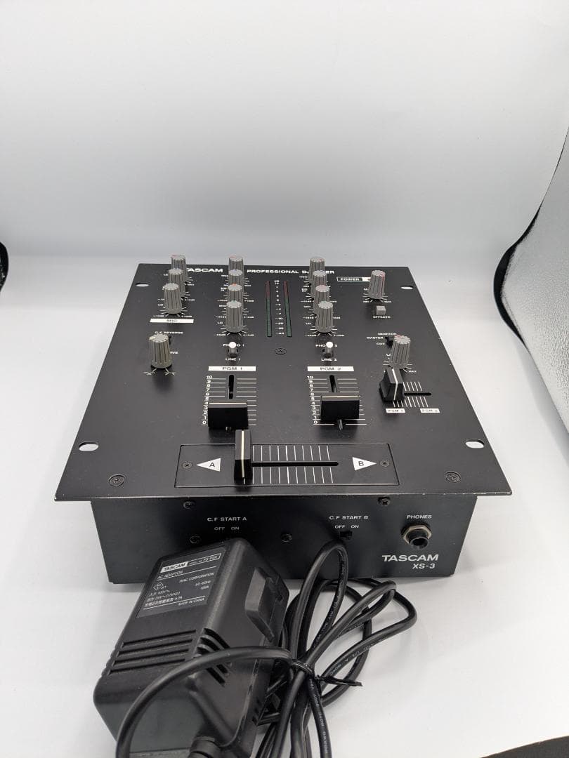 TASCAM プロフェッショナルDJミキサー XS-3