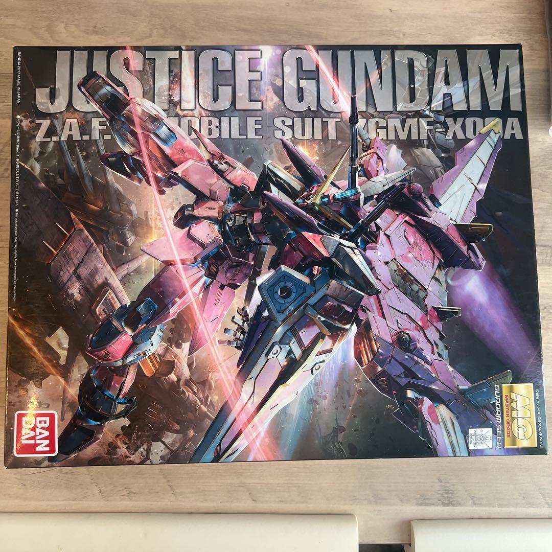 BANDAI JUSTICE GUNDAM 1/100 プラモデル　MG