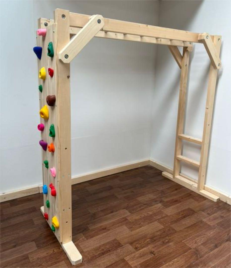 雲梯　うんてい　室内　ブリキエーション　ボルダリング　鉄棒　ターザンロープ