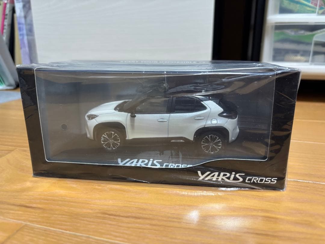 ヤリスクロス　カラーサンプル　ミニカー