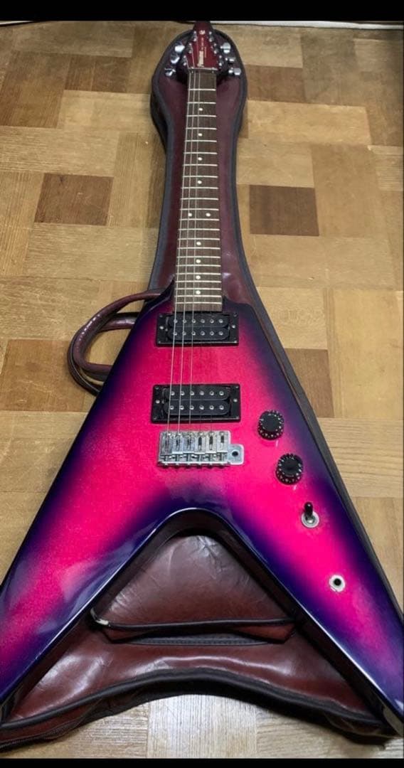 Vシェイプエレキギター グラデーションピンク FERNANDESエレキギター