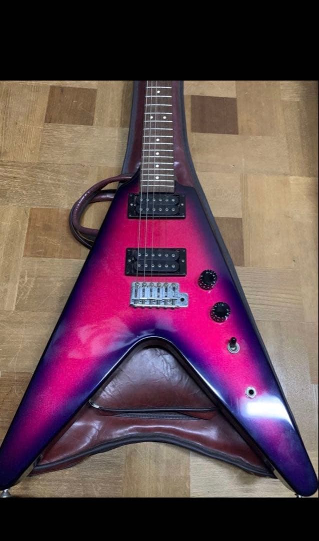 Vシェイプエレキギター グラデーションピンク FERNANDESエレキギター