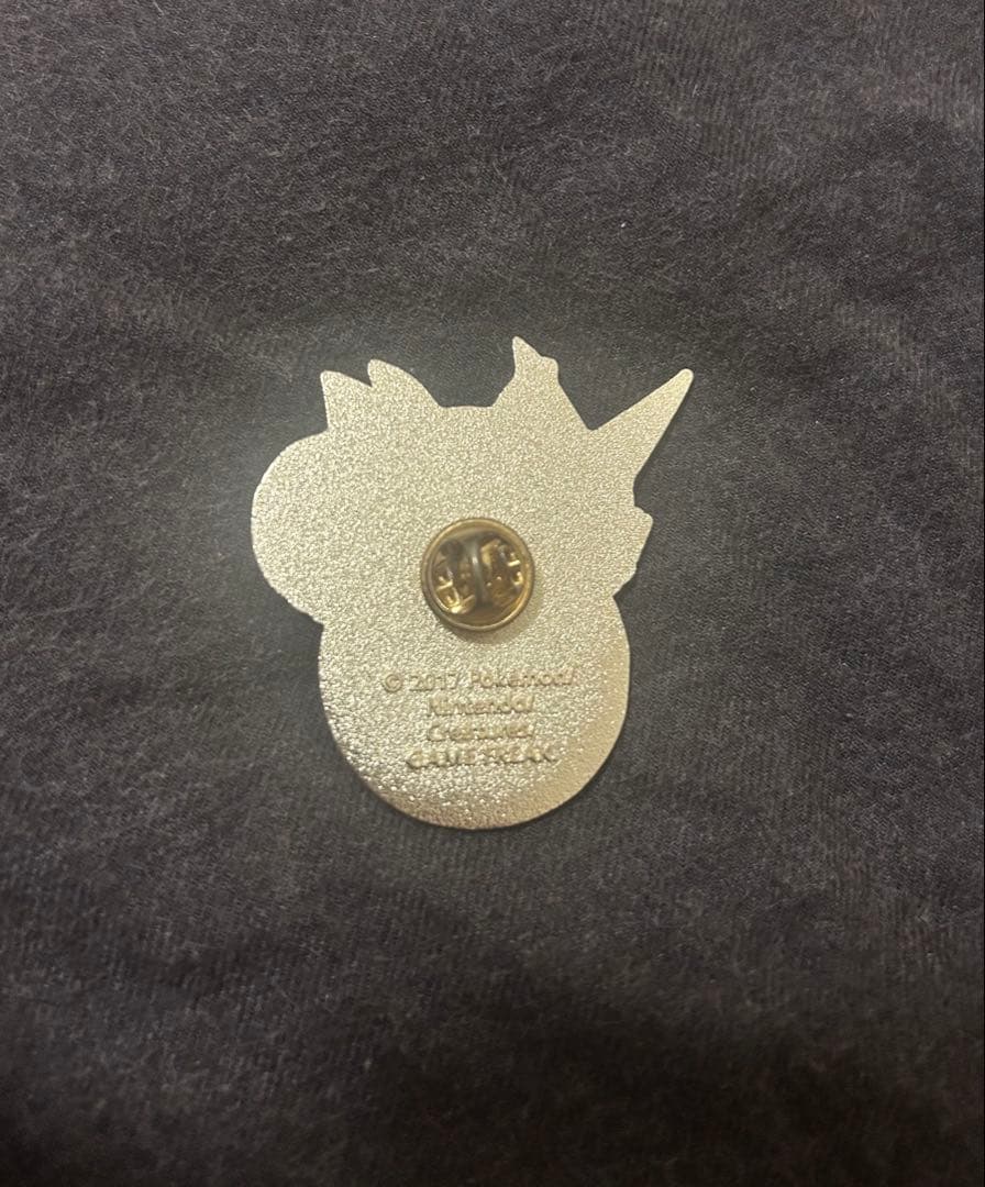 【Myday公式アカウント 01 ページ】リニューアルオープンピンバッチ