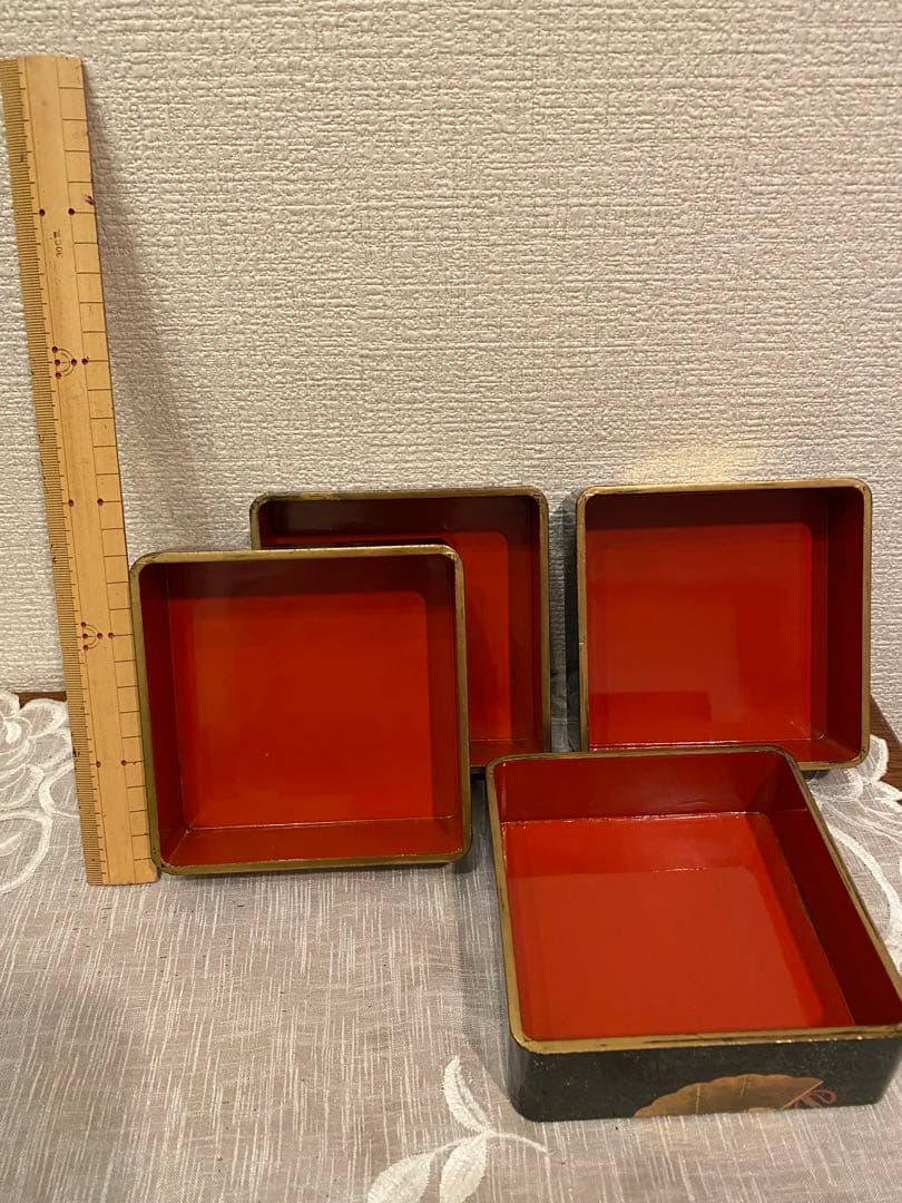 小型　４段重箱　青貝漆　台付　骨董品