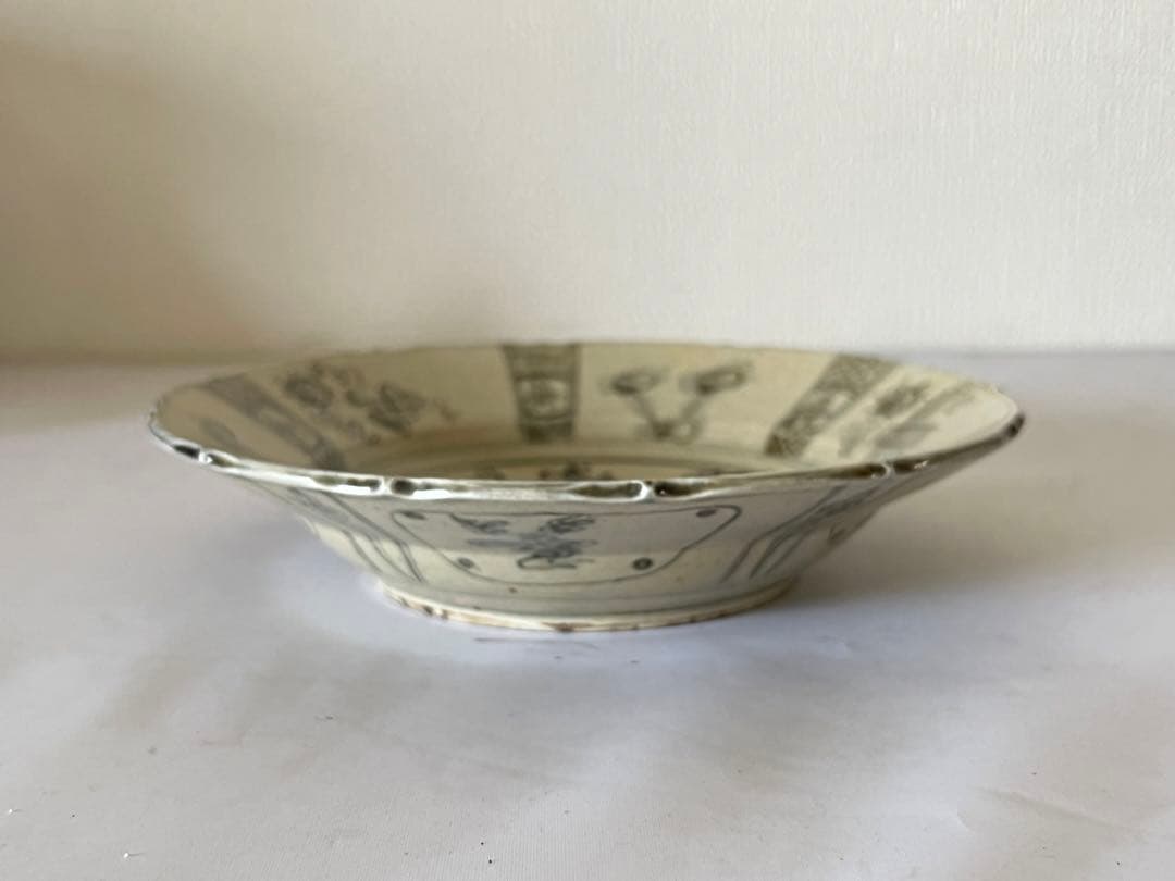 Hoa Hào 大明宣徳年人物花卉紋皿；西X-7