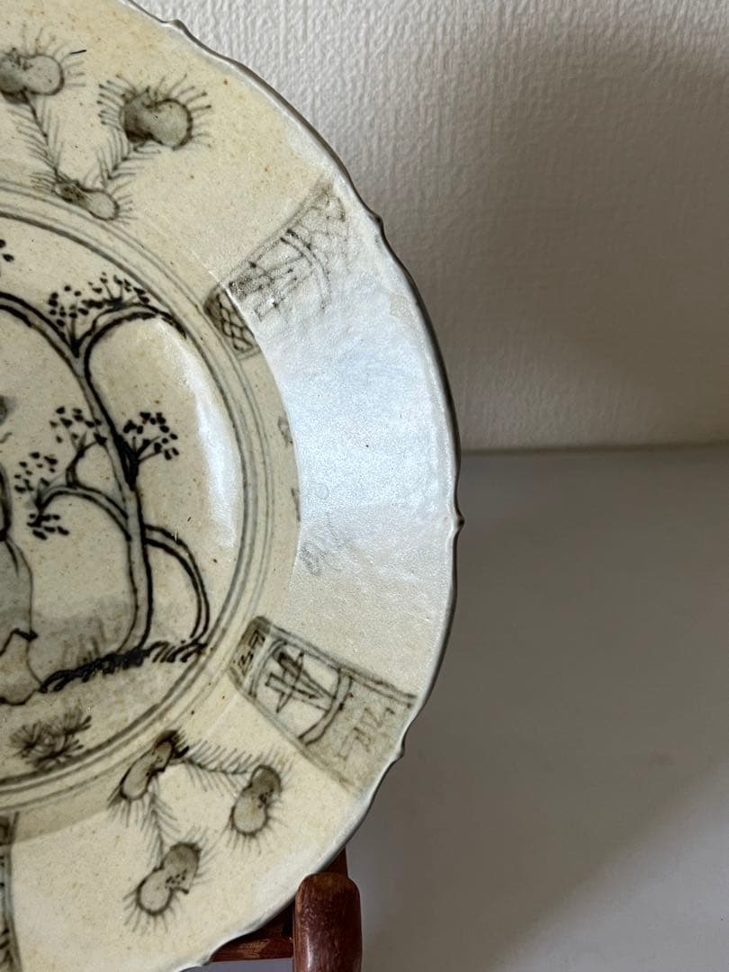 Hoa Hào 大明宣徳年人物花卉紋皿；西X-7