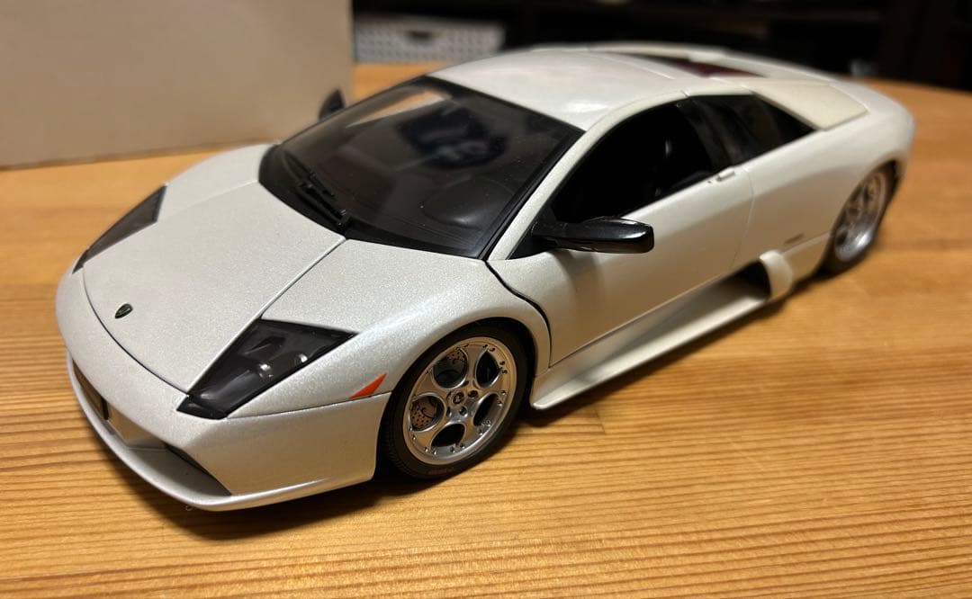 オートアート　1/18 ランボルギーニ ムルシエラゴ 白
