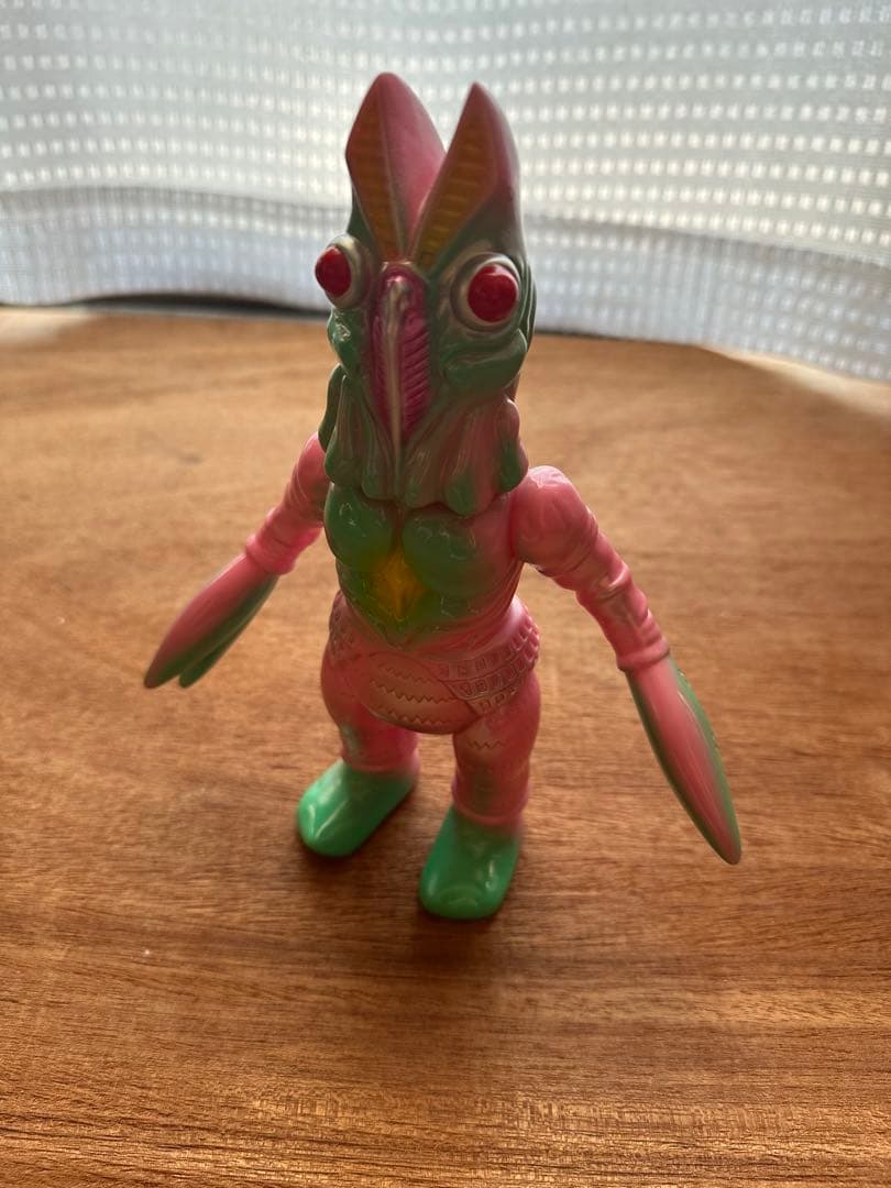 BEAMS M1号　バルタン星人2代目　ピンク