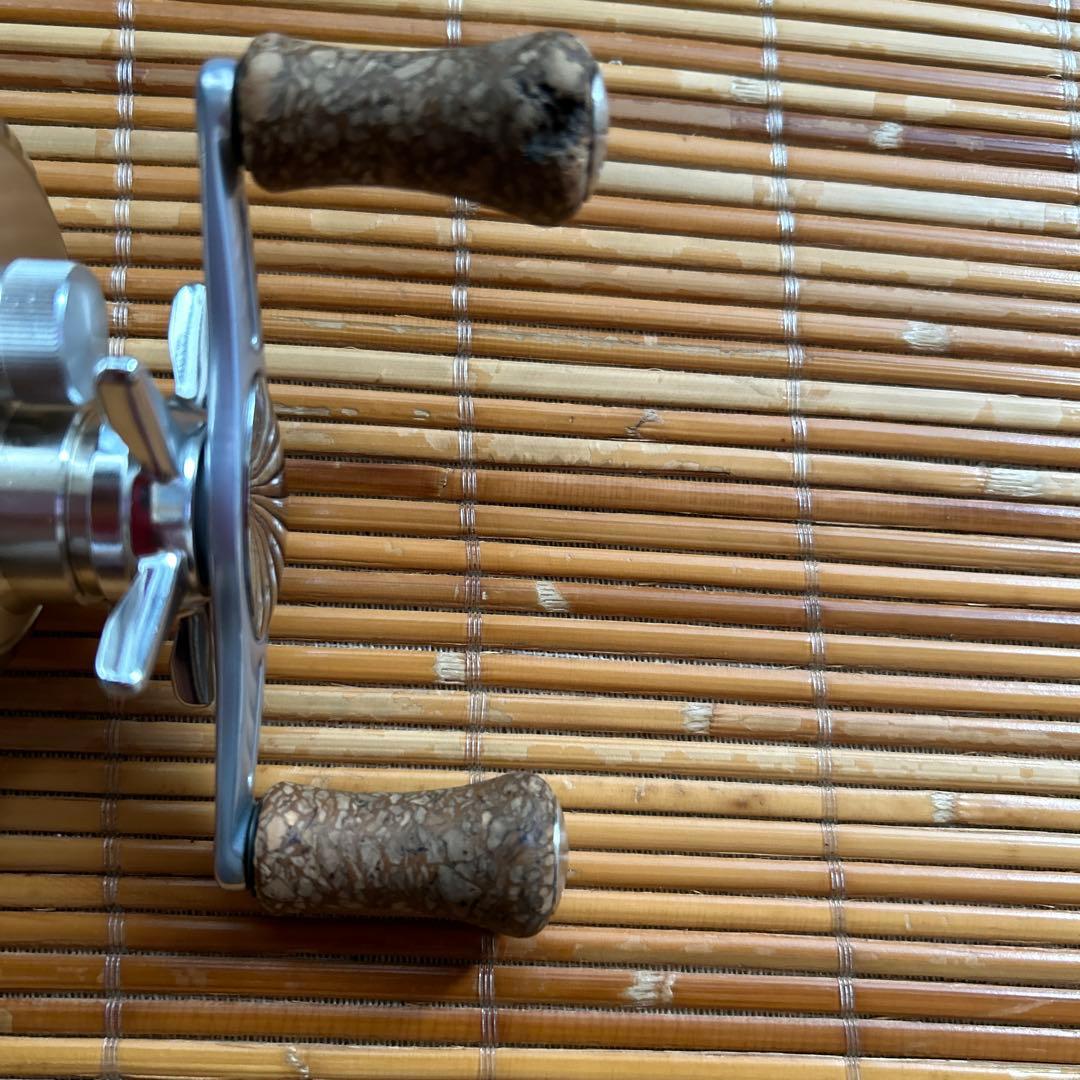 ダイワ　ミリオネア cv-z205 右ハンドル　外部調整ダイヤル