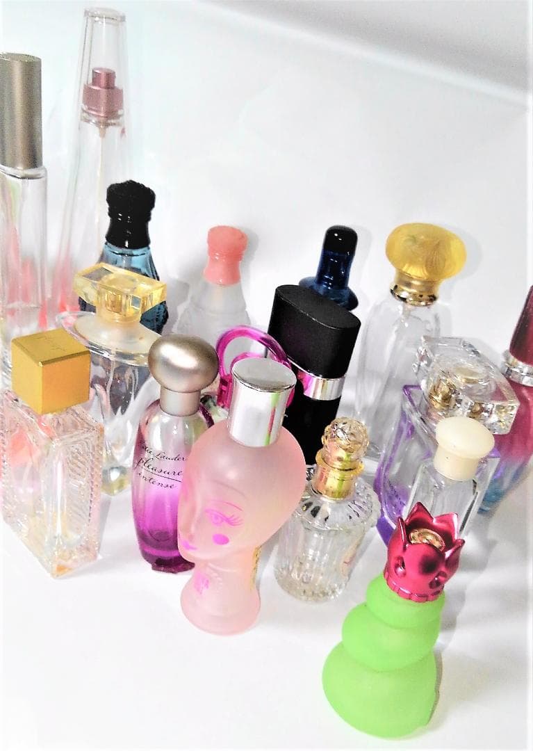 香水 空瓶 いろいろな香水のボトルのみ コレクションにいかが？ 送料無料　③