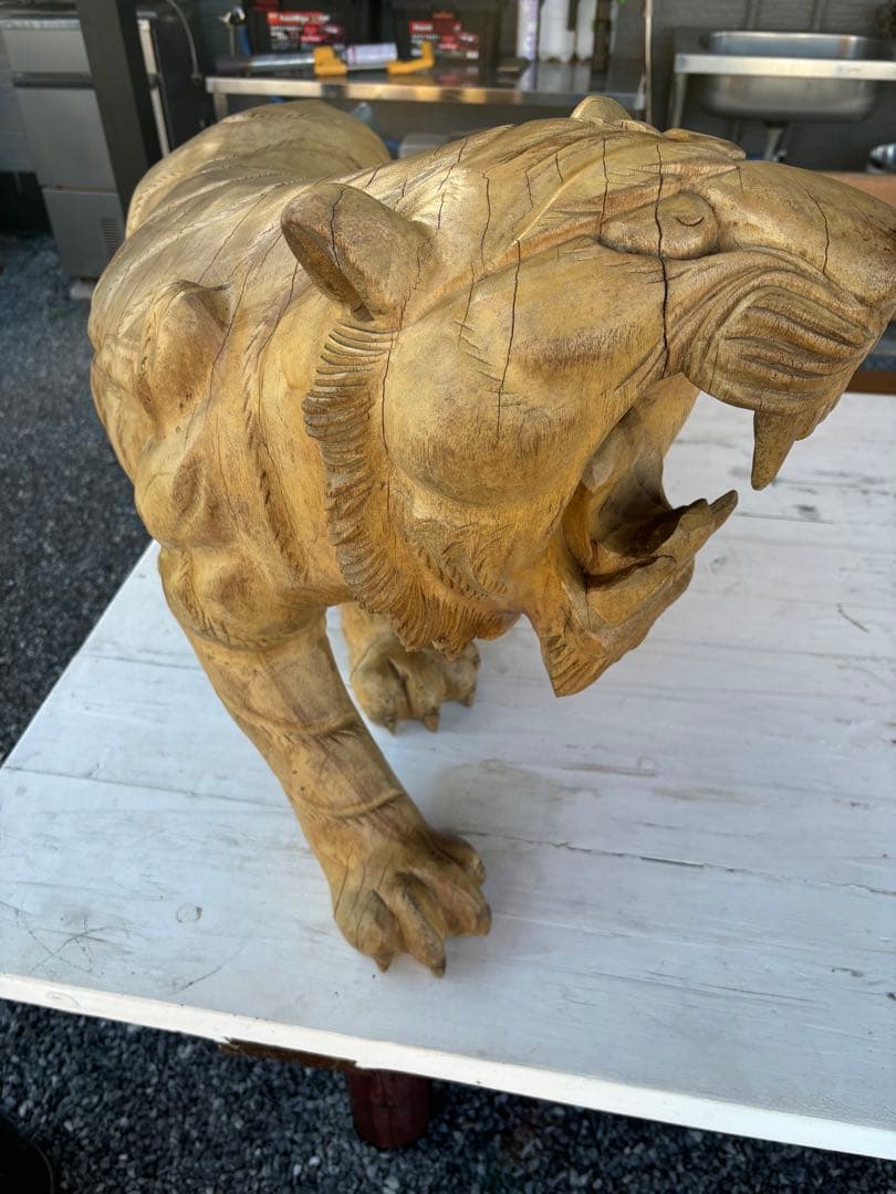 木製虎の彫刻 約100cm